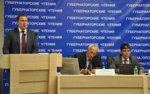 Ректор ТИУ О.Новосёлов выступает с докладом
