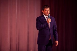Праздничный вечер открыл Александр Набоков, проректор по обеспечению деятельности ТИУ
