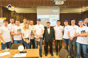 Борис Бурда и студенты ТИУ
