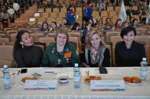 В жюри Фестиваля творчества ВССО-58 Комиссар регионального штаба Елена Доценко (вторая слева)