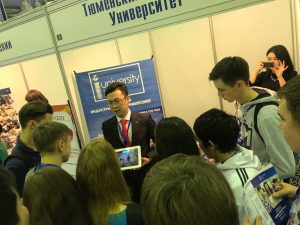 Талгат Дисенбаев презентует образовательные программы ТИУ перед старшеклассниками Казахстана