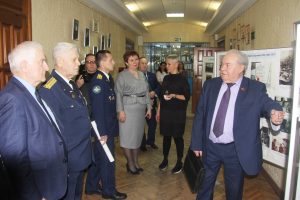 гости посетили выставку, посвящённую памяти В.И. Муравленко