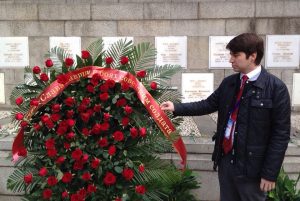 Церемония возложения цветов к мемориалу советских лётчиков
