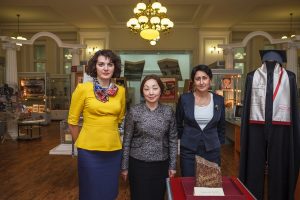 Делегация из Казахстана в  Музее истории архитектуры и строительства Тюменского края 