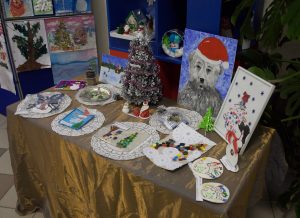 Выставка рисунков на новогоднюю тематику открылась в ТИУ