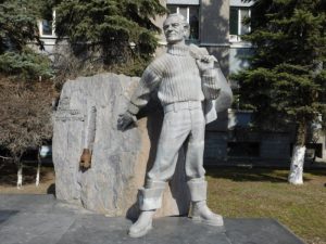 Памятник Ю.Г. Эрвье в Тюмени