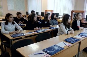 Школьники на экскурсии в Сургутском филиале ТИУ