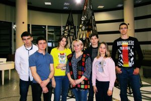 Студенты группы АТПт-16-(9)-2 с классным руководителем Т.П. Муштенко