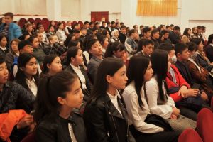 Кыргызские школьники
