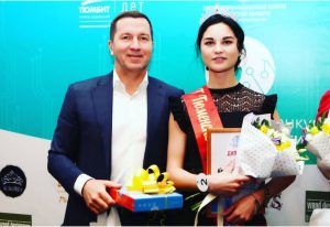«Мисс-ИТ-2018» Лариса Кочеткова и президент Тюменской торгово-промышленной палаты Эдуард Абдуллин.