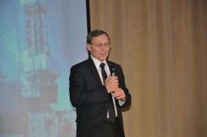 Заместитель директора НТЦ «НОВАТЭК», д.г.-м.н.,  Владислав Кузнецов.