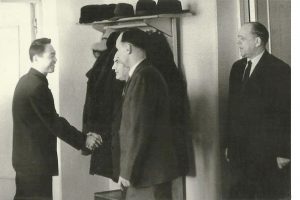 1965  г.  Борис Ним и Анатолий Косухин встречают зам. министра Никишова
