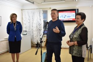 Юрий Бычков на открытии выставки в Елабуге